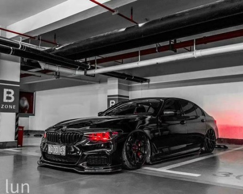 The black demon BMW G30 stancenation looks great
