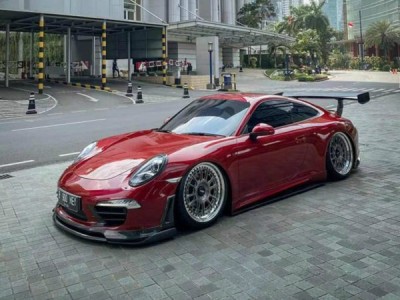 Fashionable posture Porsche 991 stancenation very low profile