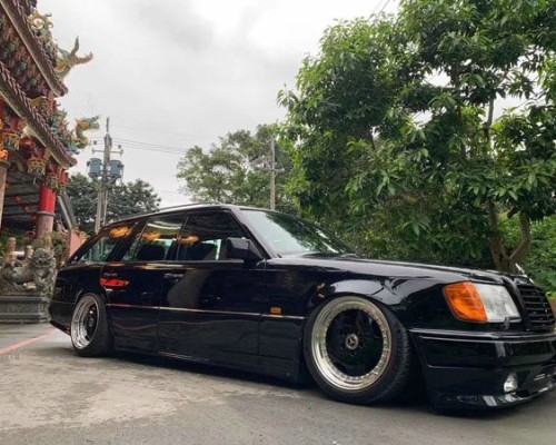 Rare breed of old Mercedes-Benz E-class touring stancenation brand-new look