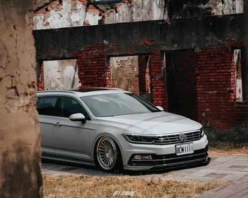 Super handsome Volkswagen Passat stancenation crock charm