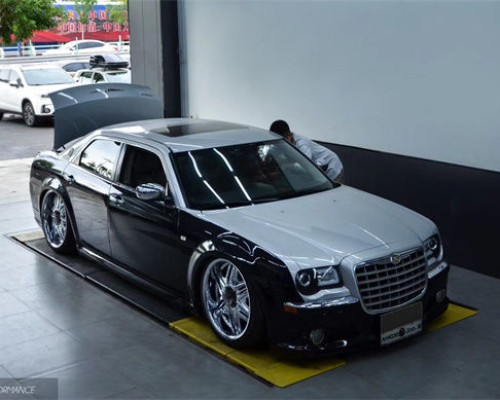Unique Design Chrysler300C Stancenation Enchants the Beauty of All Beings