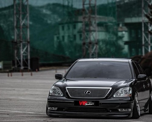 The benchmark in the driving world, the Lexus LS 430 and Stance Nation retrofit kit, reproduce the ultimate balance
