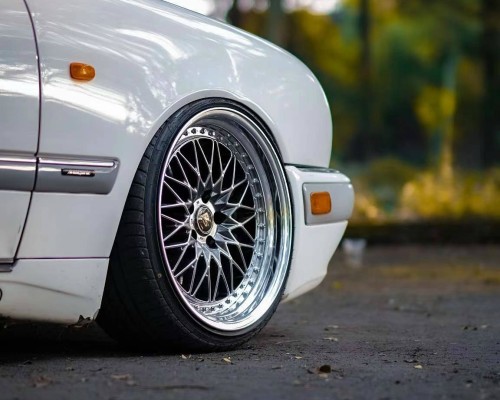 Elevating Elegance: StanceNation’s Artistic Overhaul of the Mercedes-Benz E55 W210