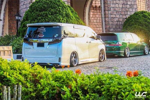 Aristocratic style, Toyota Alphard30 refits Stance Nation with a low-lying card edge posture